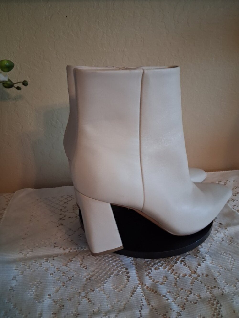 Mark Fisher L.T.D. Yanar pointed toe ankle boots. Ivory shade. Size 9 1/2. - Picture 4 of 15